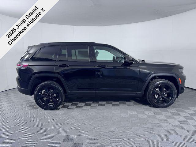 new 2025 Jeep Grand Cherokee car, priced at $40,781