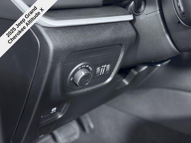 new 2025 Jeep Grand Cherokee car, priced at $40,781