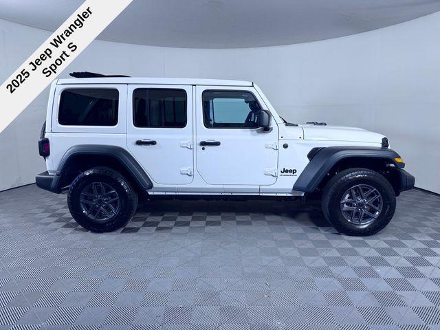 new 2025 Jeep Wrangler car, priced at $42,555