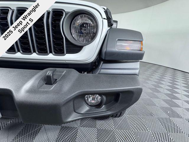 new 2025 Jeep Wrangler car, priced at $42,555