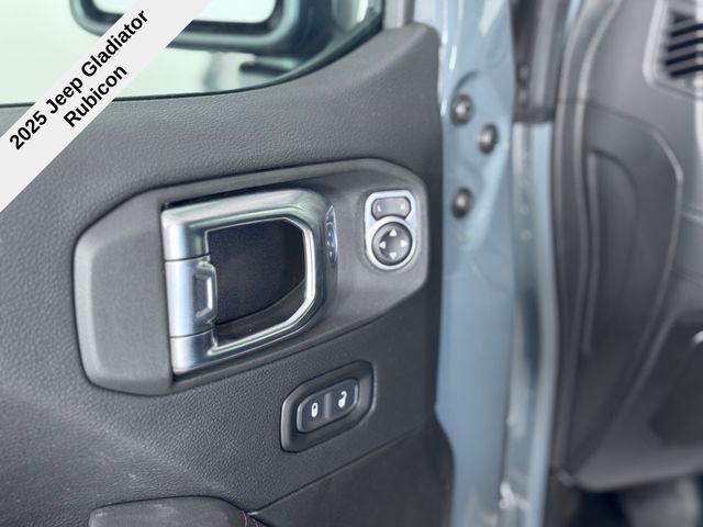 new 2025 Jeep Gladiator car, priced at $50,404