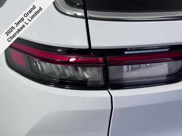 new 2025 Jeep Grand Cherokee L car, priced at $41,675