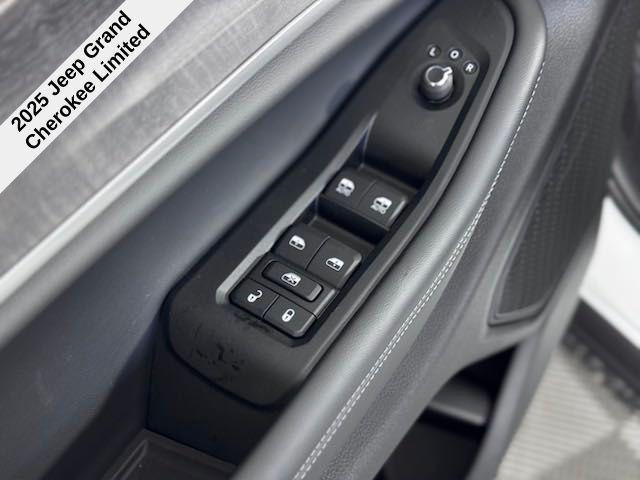 new 2025 Jeep Grand Cherokee car, priced at $41,085