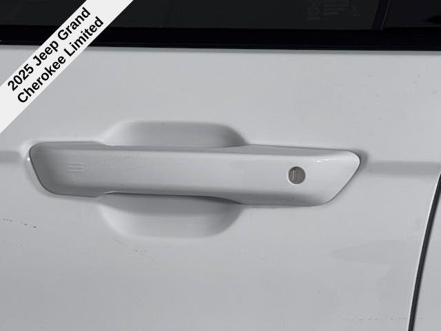 new 2025 Jeep Grand Cherokee car, priced at $41,085