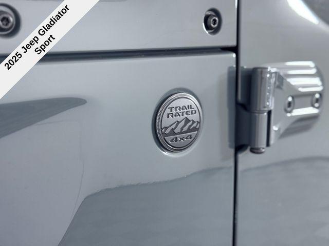 new 2025 Jeep Gladiator car, priced at $40,769