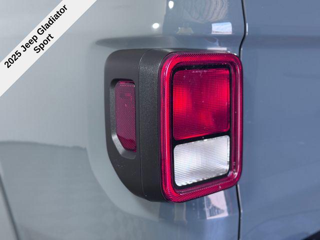 new 2025 Jeep Gladiator car, priced at $40,769