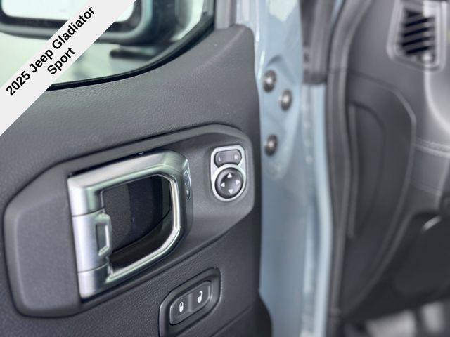 new 2025 Jeep Gladiator car, priced at $40,769
