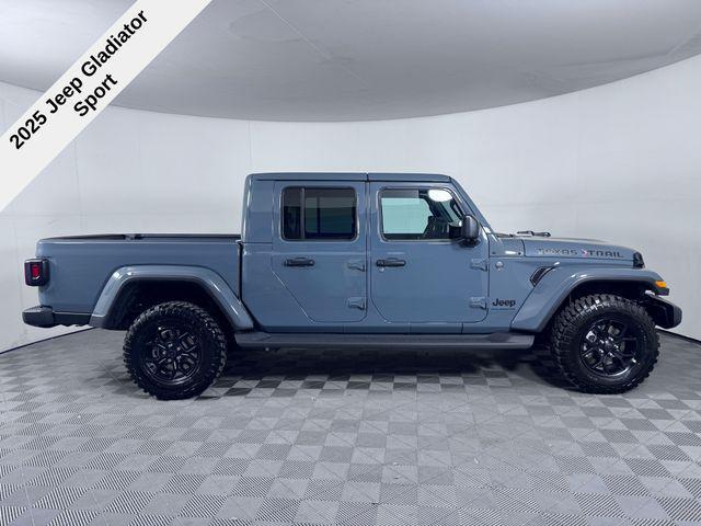 new 2025 Jeep Gladiator car, priced at $40,769