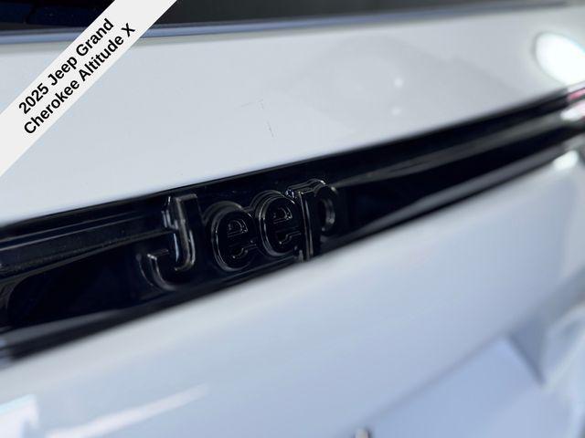new 2025 Jeep Grand Cherokee car, priced at $37,701