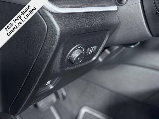 new 2025 Jeep Grand Cherokee L car, priced at $43,091