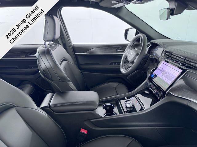 new 2025 Jeep Grand Cherokee car, priced at $44,220