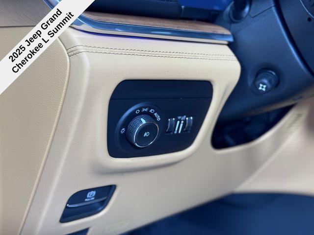 new 2025 Jeep Grand Cherokee L car, priced at $56,370