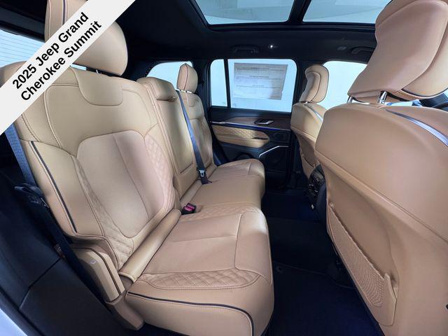 new 2025 Jeep Grand Cherokee car, priced at $52,457