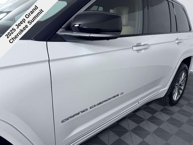 new 2025 Jeep Grand Cherokee car, priced at $52,457