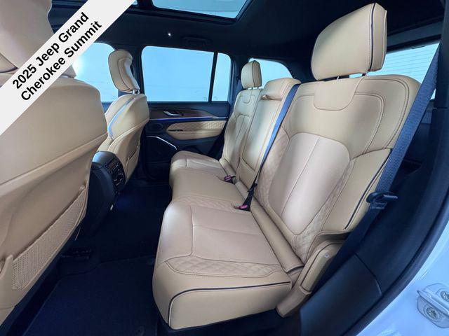 new 2025 Jeep Grand Cherokee car, priced at $52,457