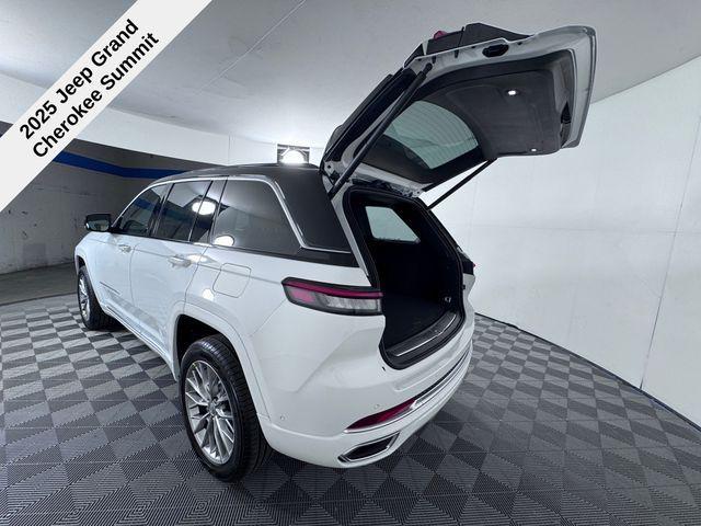 new 2025 Jeep Grand Cherokee car, priced at $52,457