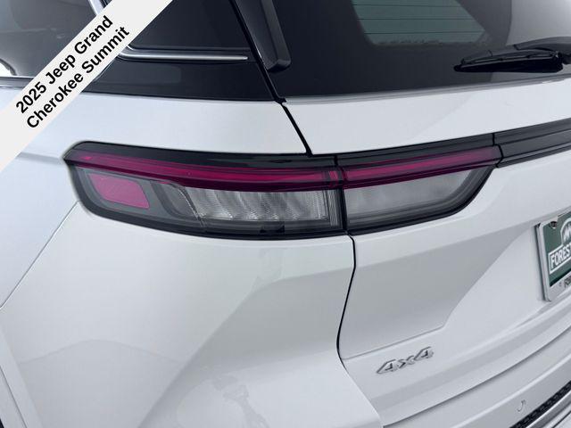 new 2025 Jeep Grand Cherokee car, priced at $52,457