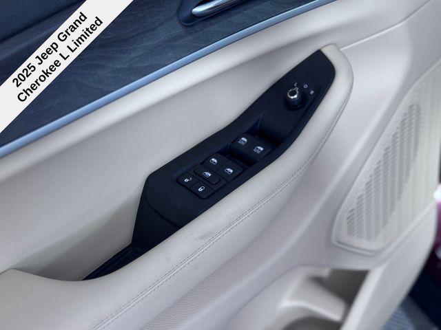 new 2025 Jeep Grand Cherokee L car, priced at $45,172