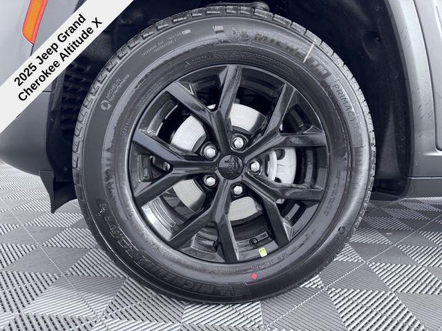 new 2025 Jeep Grand Cherokee car, priced at $37,141