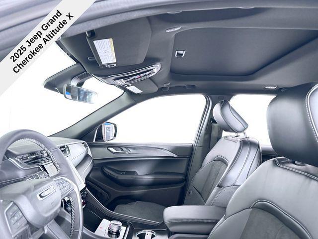 new 2025 Jeep Grand Cherokee car, priced at $37,141