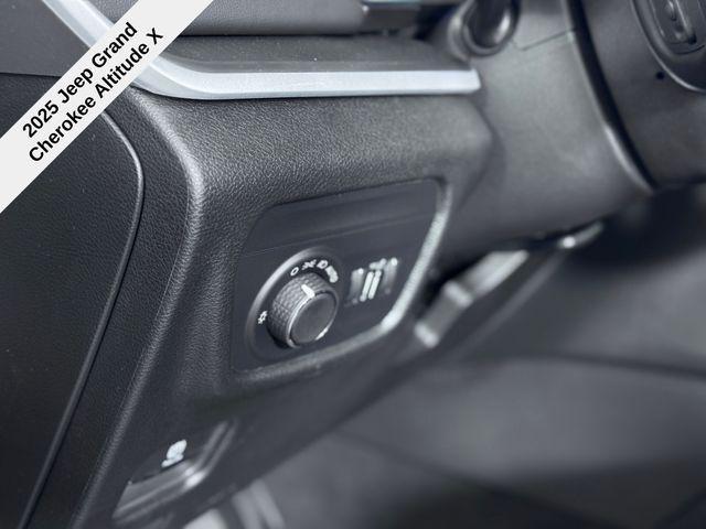 new 2025 Jeep Grand Cherokee car, priced at $37,141