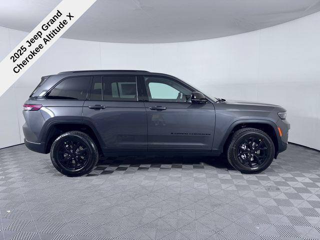 new 2025 Jeep Grand Cherokee car, priced at $37,141