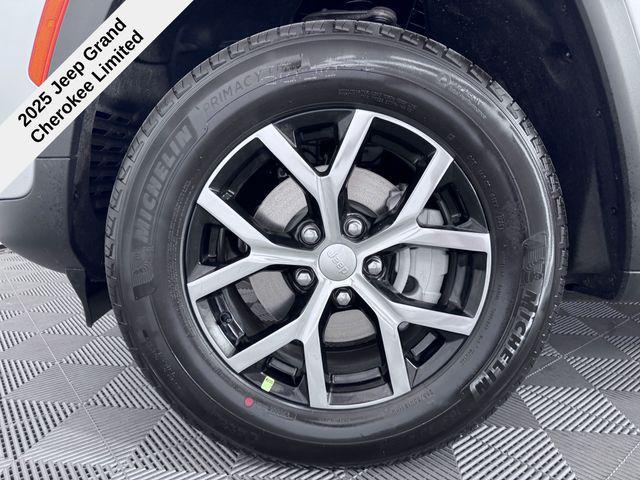 new 2025 Jeep Grand Cherokee car, priced at $36,661
