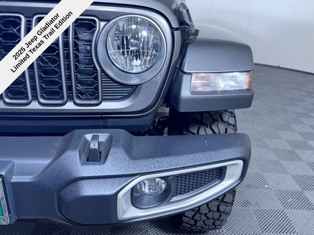 new 2025 Jeep Gladiator car, priced at $41,540