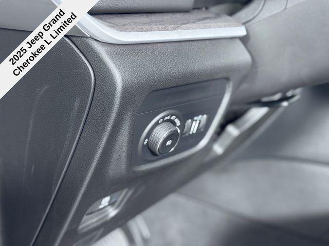 new 2025 Jeep Grand Cherokee L car, priced at $41,894