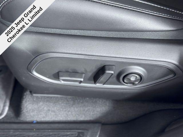 new 2025 Jeep Grand Cherokee L car, priced at $41,894