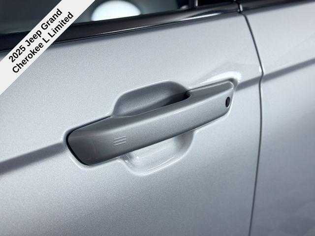 new 2025 Jeep Grand Cherokee L car, priced at $41,894