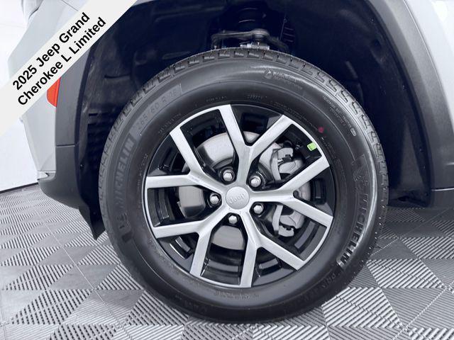 new 2025 Jeep Grand Cherokee L car, priced at $41,894