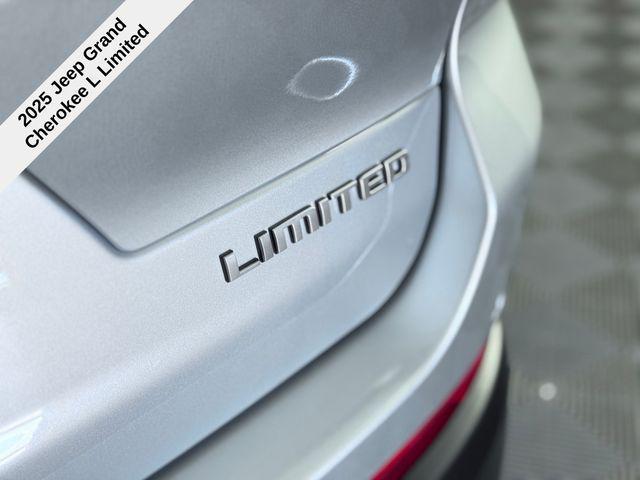 new 2025 Jeep Grand Cherokee L car, priced at $41,894