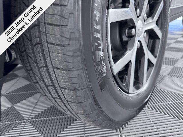 new 2025 Jeep Grand Cherokee L car, priced at $41,894