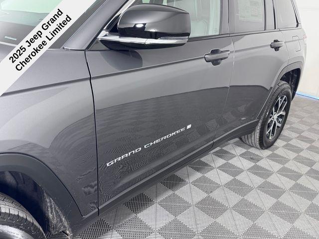 new 2025 Jeep Grand Cherokee car, priced at $34,385