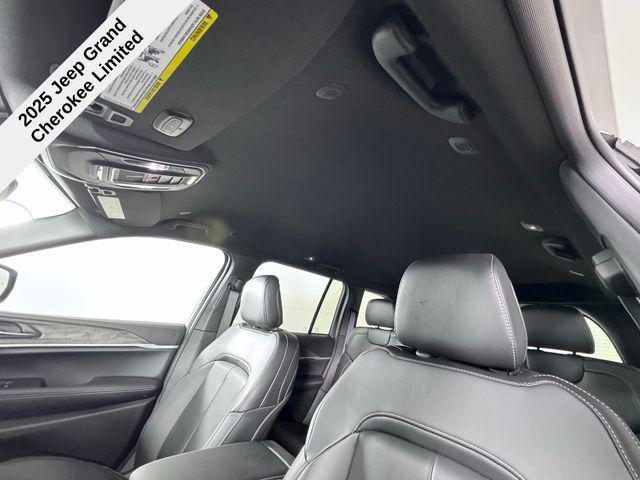 new 2025 Jeep Grand Cherokee car, priced at $34,385