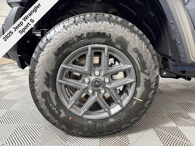 new 2025 Jeep Wrangler car, priced at $42,824