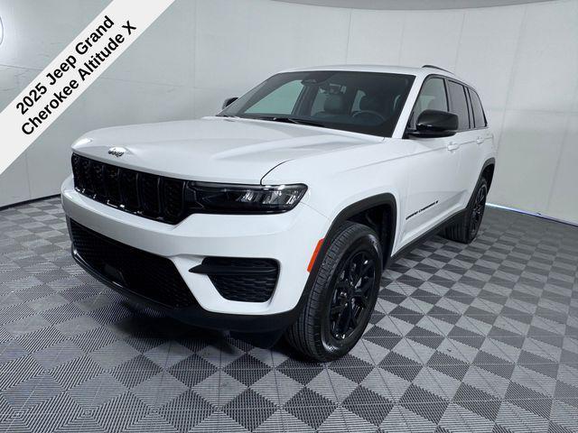 new 2025 Jeep Grand Cherokee car, priced at $37,520