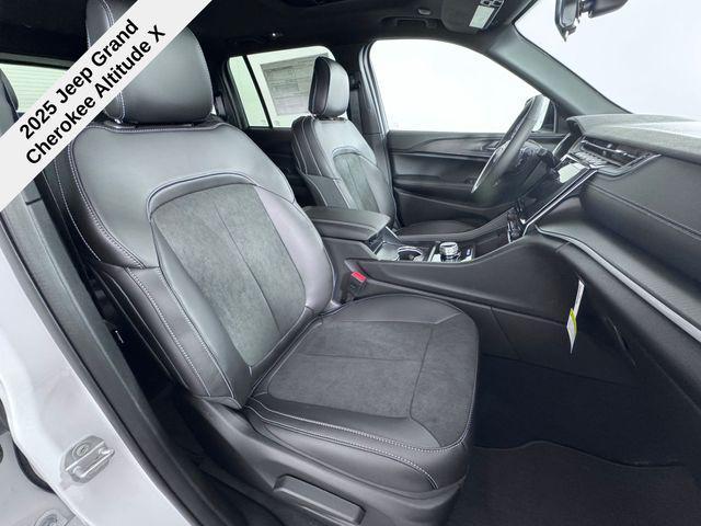 new 2025 Jeep Grand Cherokee car, priced at $37,520