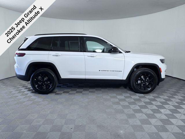 new 2025 Jeep Grand Cherokee car, priced at $37,520
