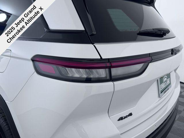 new 2025 Jeep Grand Cherokee car, priced at $37,520