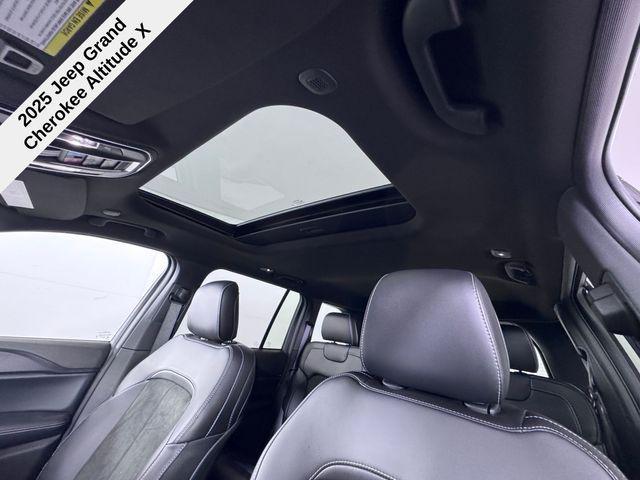 new 2025 Jeep Grand Cherokee car, priced at $37,520