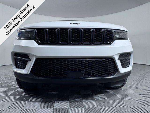 new 2025 Jeep Grand Cherokee car, priced at $37,520