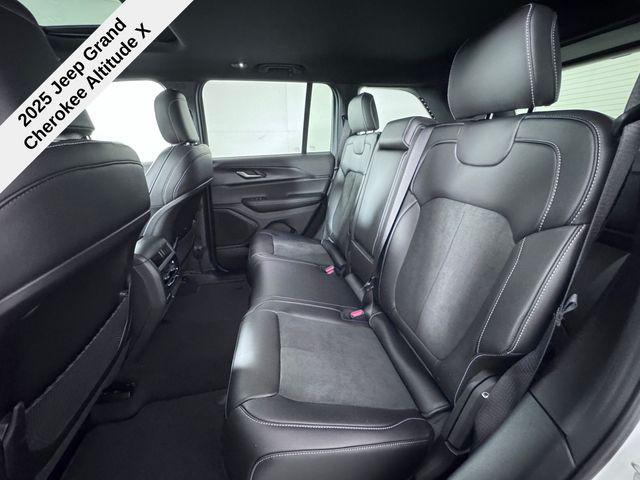 new 2025 Jeep Grand Cherokee car, priced at $37,520
