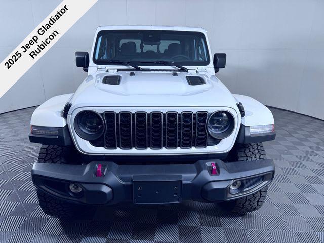 new 2025 Jeep Gladiator car, priced at $45,001