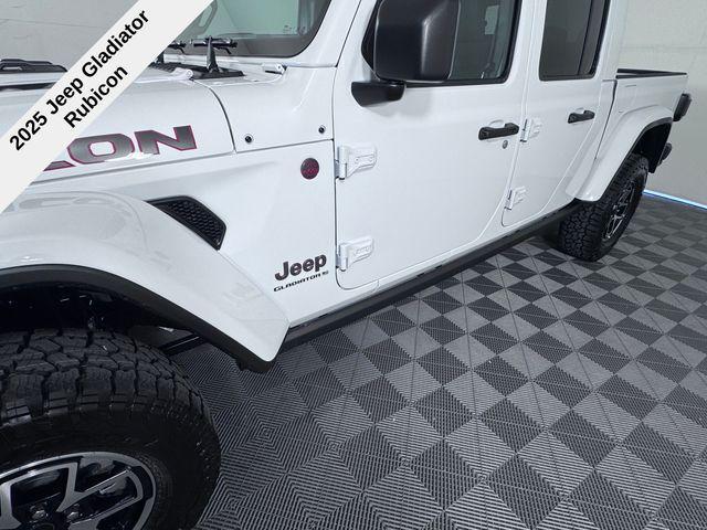 new 2025 Jeep Gladiator car, priced at $45,001