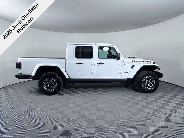 new 2025 Jeep Gladiator car, priced at $45,001