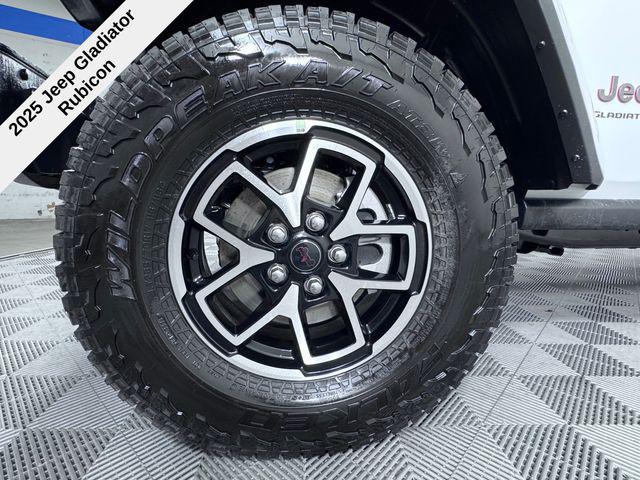 new 2025 Jeep Gladiator car, priced at $45,001