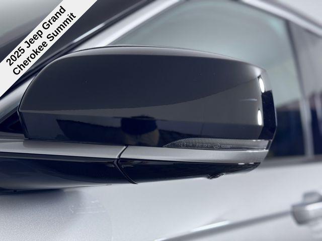 new 2025 Jeep Grand Cherokee car, priced at $57,875