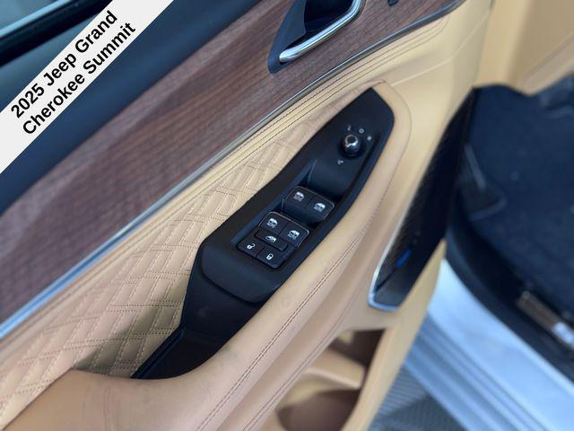 new 2025 Jeep Grand Cherokee car, priced at $57,875